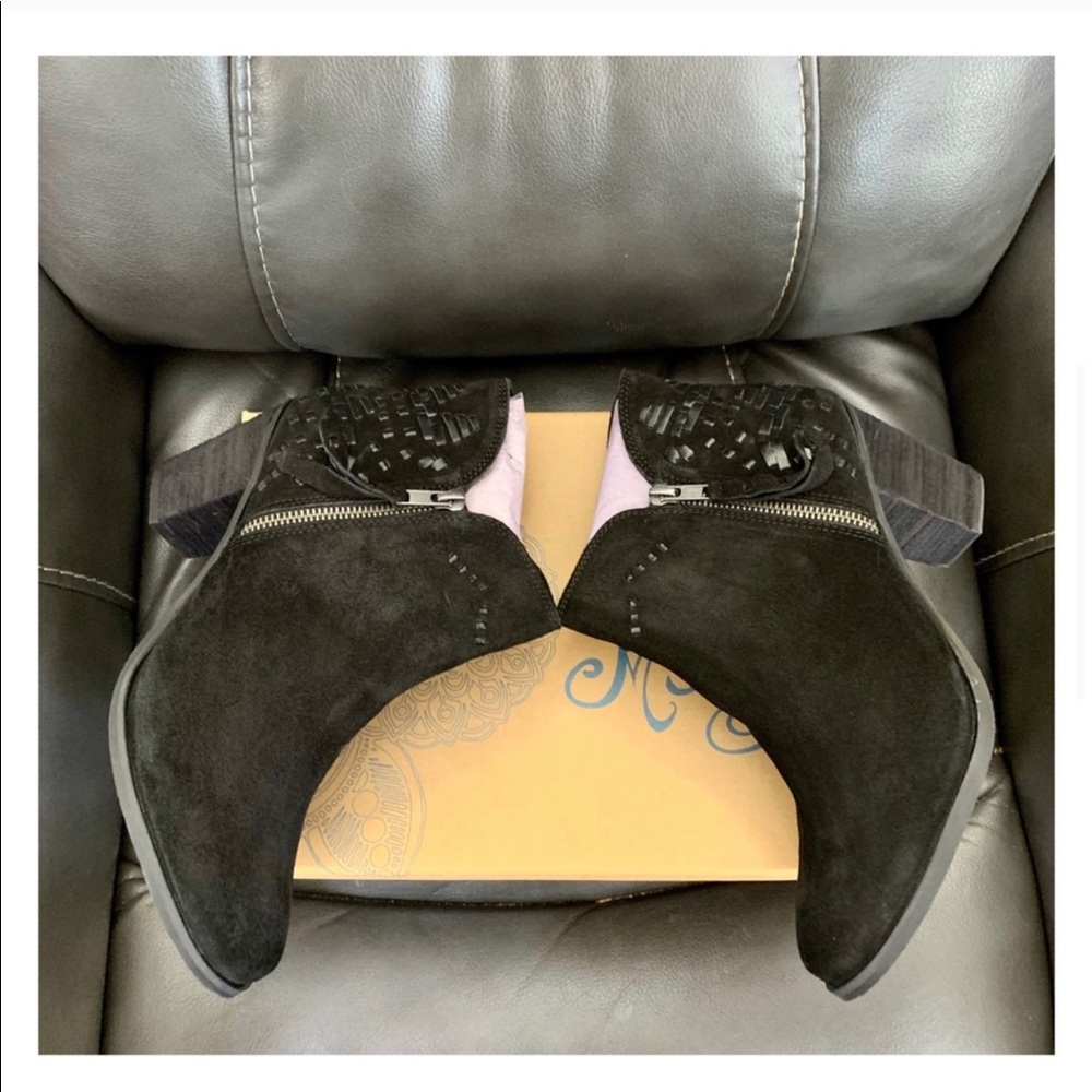 Naughty Monkey 🙊 Blk Stitch-Accent Suede Booties - Picture 4 of 8